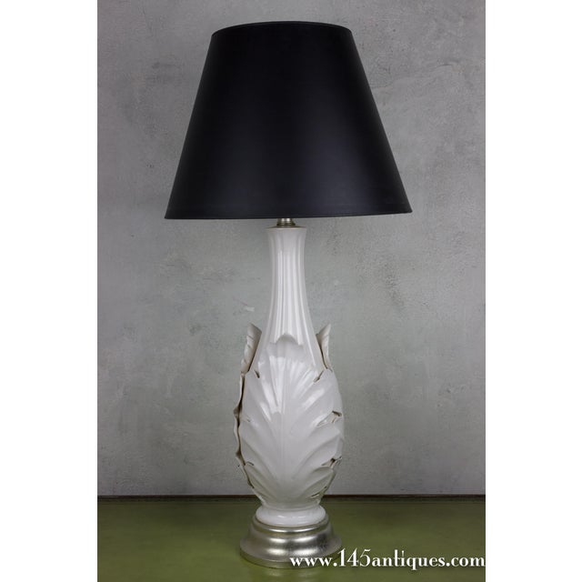 American 1940s White Ceramic Table Lamp With Sculptural Leaf Motif For Sale In New York - Image 6 of 8