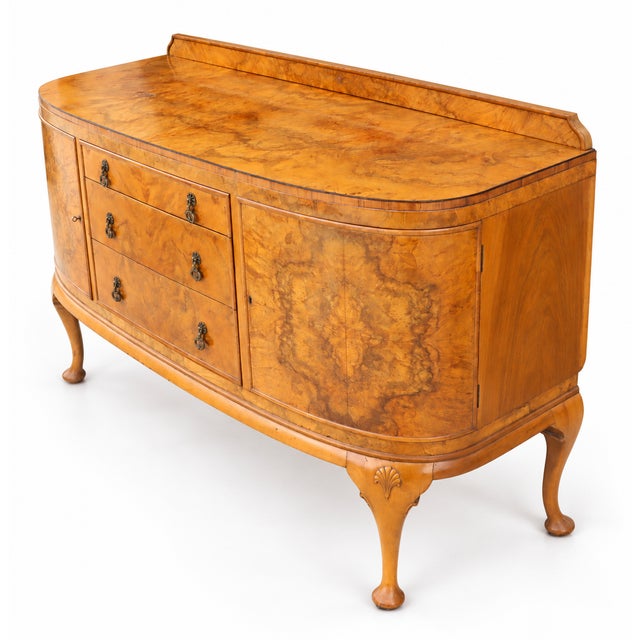 WELCOME AND THANK YOU FOR TAKING THE TIME TO LOOK!! Absolutely gorgeous, Stunning, A handsome vintage buffet with richly...