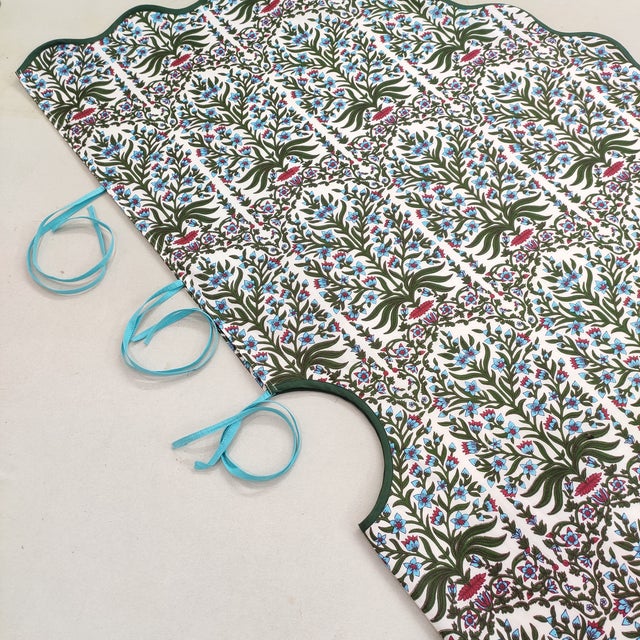 Not Yet Made - Made To Order Handmade Scalloped Christmas Tree Skirt with Dark Green Piping For Sale - Image 5 of 10