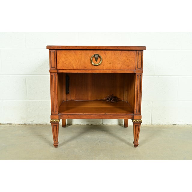A gorgeous Neoclassical or French Regency Louis XVI style nightstand or end table By Henredon USA, Circa 1960s Beautiful...