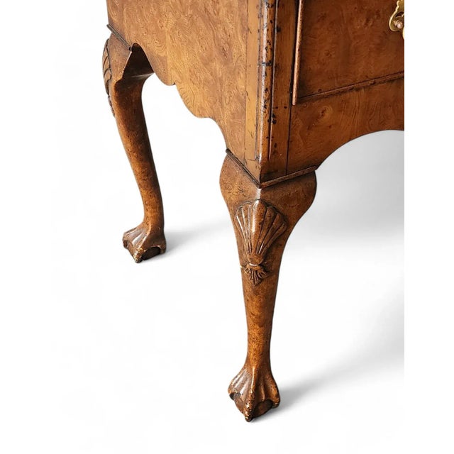 Queen Anne Burled Elm Queen Anne Style 4 Drawer Dining Room / Entrance Way Sideboard Cabinet, C1980s For Sale - Image 3 of 12