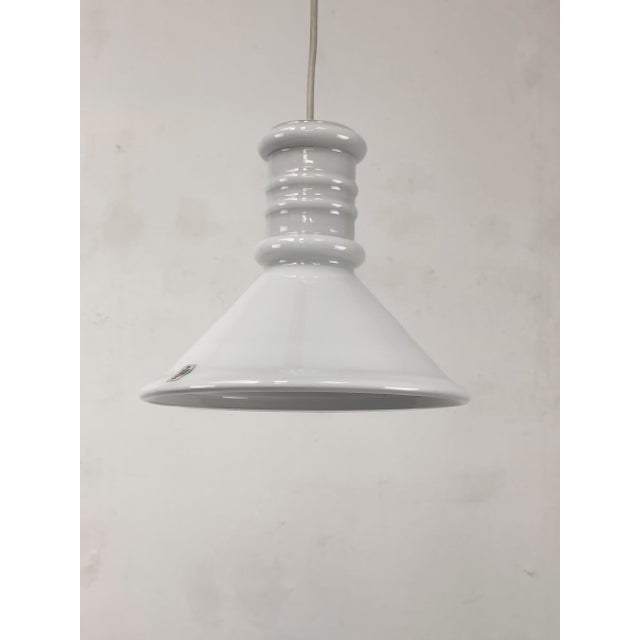 This set consists of two original Holmegaard "Apotekerpendel" pendant lights in classic white. The distinctive, conical...