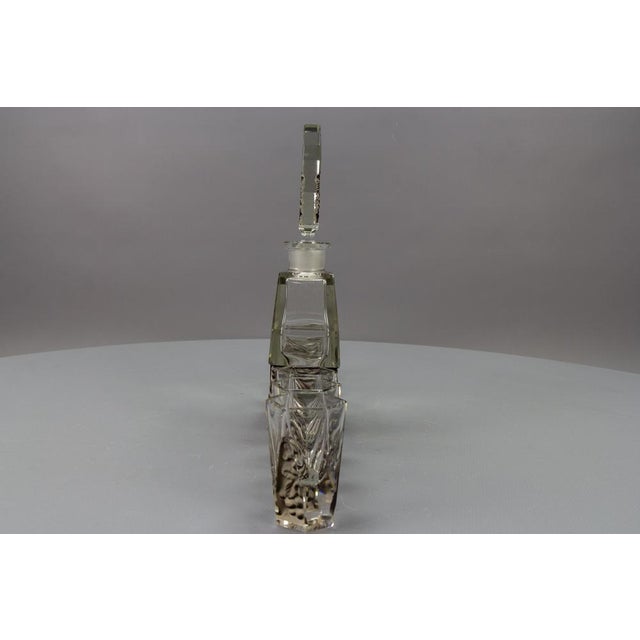 Art Deco Czech Bohemian Clear and Grey Glass Decanter Set attributed to Schlevogt & Hoffman, 1930s, Set of 7 For Sale - Image 4 of 18