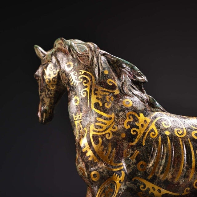 Asian 1980s Bronze Horse Sculpture With Gold Inlay | Ancient Style Gilt Bronze Statue | 1.3kg For Sale - Image 3 of 10
