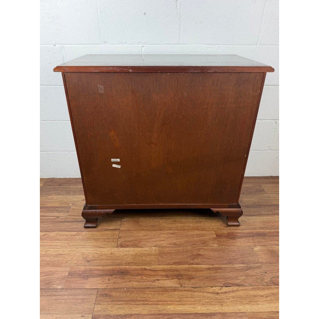 Stickley Colonial Williamsburg Georgian Mahogany Chest of Drawers End Table For Sale - Image 9 of 9