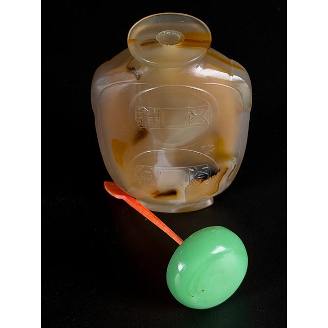 Fine Chinese Agate "Sleeve" Snuff Bottle – Compressed Spade Form For Sale In Sacramento - Image 6 of 8