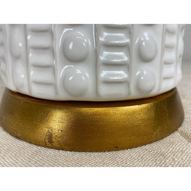 Contemporary Elegant Art Deco Inspired Pottery Table Lamp. For Sale - Image 4 of 11