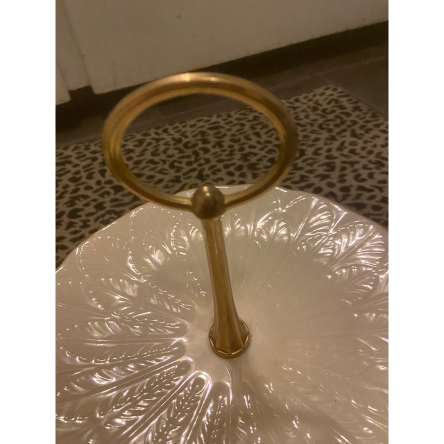 English 1960s Lenox Porcelain Leaf Two-Tier Serving Stand With Brass Handle For Sale - Image 3 of 7