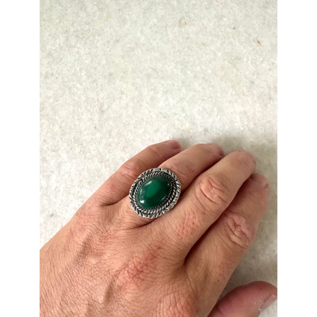 American Vintage Sterling Silver and Malachite Ring For Sale - Image 3 of 5