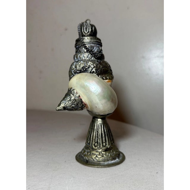 1930s Antique Anglo Indian Tooled Silver Metal Mounted Nautilus Shell Lidded Cup Box For Sale - Image 5 of 13