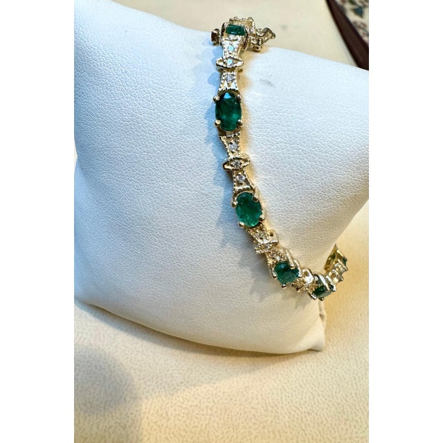 Emerald 5 Carat Emerald Tennis Bracelet 14 Karat Yellow Gold, 6.5 Inch For Sale - Image 8 of 18