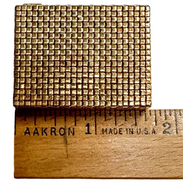 Vintage Italian 18k Gold Pill Box by UnoAErre – Woven Basket Strands For Sale - Image 11 of 12