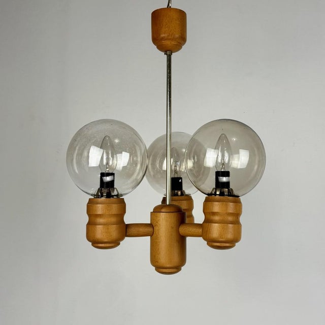 Mid-Century Modern Scandinavian Three-Arm Pendant Light in Pine and Smoked Glass Globes, 1970s For Sale - Image 4 of 7