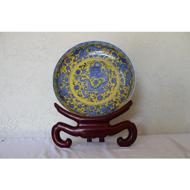 20th Century Chinese Blue & Yellow Dragon Porcelain Charger – 15” Decorative Plate For Sale In Naples, FL - Image 6 of 10