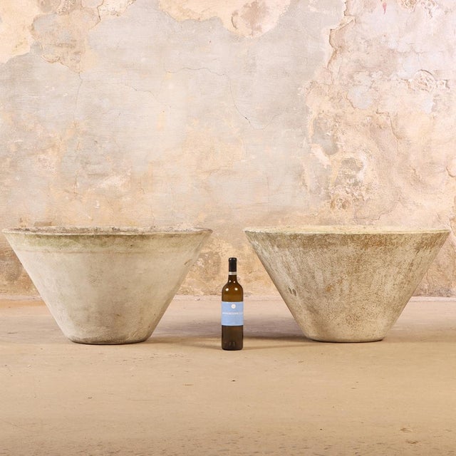 Pair of Round Cast Stone Garden Urns Attributed to Willy Guhl, C. 1970 For Sale In Philadelphia - Image 6 of 6
