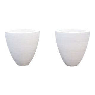 Classic White Round Planter, Set of 2 For Sale