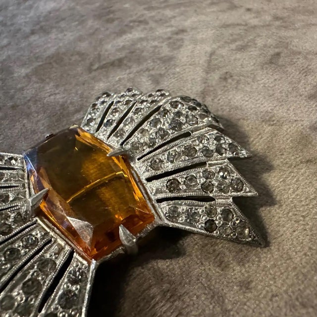1930s An Amazing 1930s Art Deco Costume Jewelry Brooch For Sale - Image 5 of 11