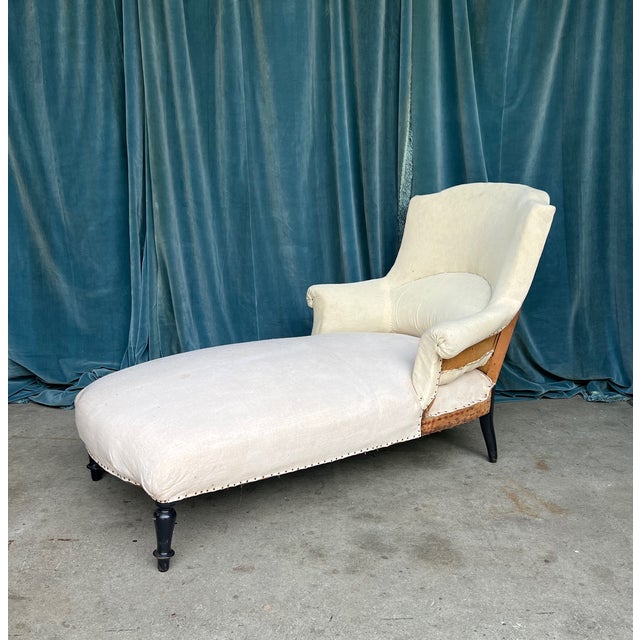 French 19th Century Chaise Longue in Muslin For Sale - Image 4 of 13