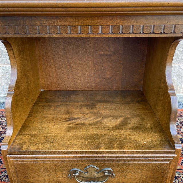 American 1970s Ethan Allen Classic Manor Traditional Solid Maple Nightstand (15-5206) For Sale - Image 3 of 11