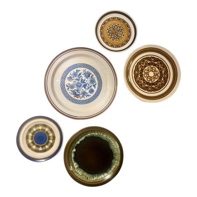 Mid-20th Century Modern Mixed Stoneware Wall Plate Curation- Set of 5 For Sale