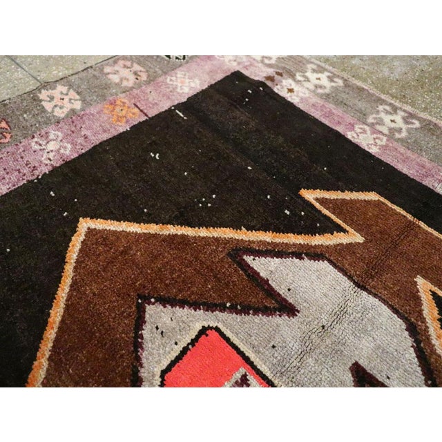 Textile Galerie Shabab Collection Mid-20th Century Handmade Turkish Anatolian Gallery Rug For Sale - Image 7 of 10