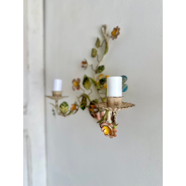 Vintage Florentine Style 2-Light Floral Tole Wall Sconces in Hand-Painted Polychrome Metal, 1960s, Set of 2 For Sale - Image 15 of 18