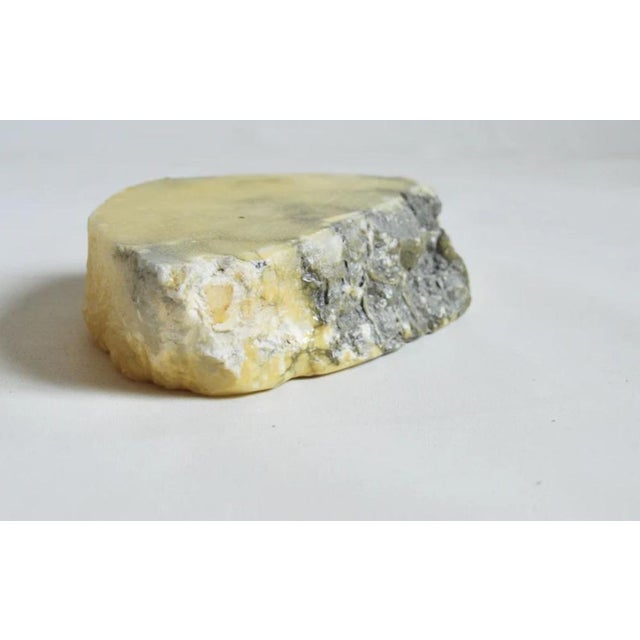 The ashtray is hand-carved. It will add an incredibly luxurious touch to your home. In good condition. Height: 5.5 cm...