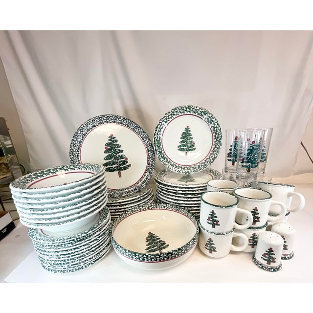 Boho Chic 1980s Vintage Boho Chic Furio Italian Christmas Tree Sponge. Dinnerware - Set of 67 For Sale - Image 3 of 16