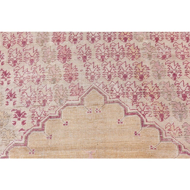 Authentic Turkish Ghiordes Rug from the 19th Century For Sale In New York - Image 6 of 12