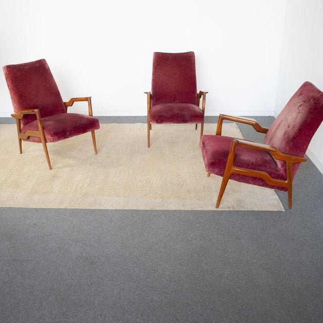 Osvaldo Borsani Armchairs in Curved Wood with Burgundy Velvet Upholstery by Osvaldo Borsani, 1960s, Set of 3 For Sale - Image 4 of 9