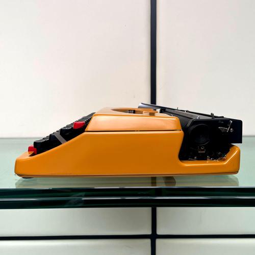 Yellow Deluxe 250TR Typewriter with Case from Brother, 1970s For Sale - Image 11 of 13