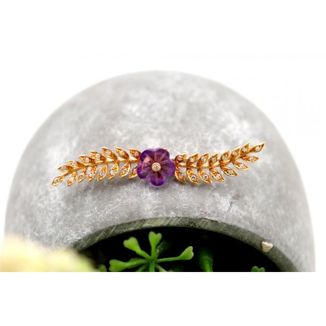 Gold Brooch with Brilliant Cut Diamonds, in Good conditions. Designed 1920 to 1949