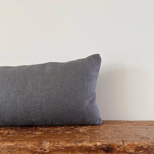 This woven linen lumbar provides for the perfect solo accent, but also flows seamlessly when combined with other designs....