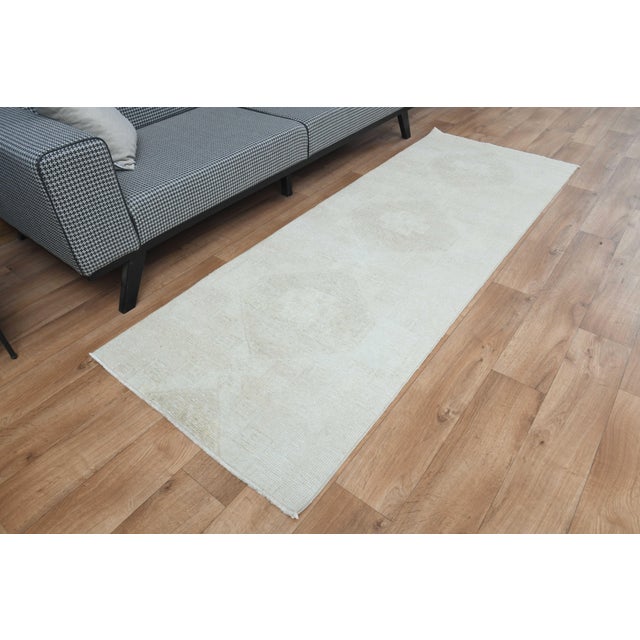 1970s Vintage Handmade Wool Cotton Turkish Light Cream Area Rug For Sale In San Francisco - Image 6 of 10