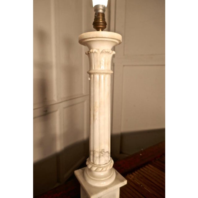 Large White Marble Corinthian Column Table Lamp, 1900s For Sale - Image 3 of 8
