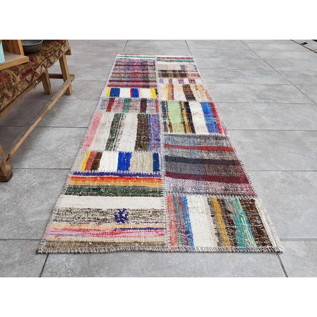 Off-white Mid 20th Century Organic Multicolour Handmade Carpet For Sale - Image 8 of 10