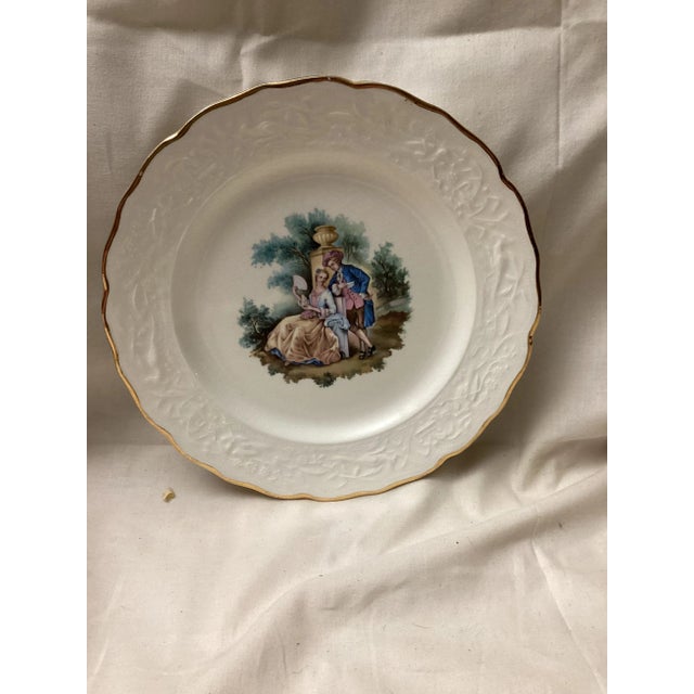 Traditional Mid Century European Porcelain Decorative Plate With 22 Karat Gold Trim For Sale - Image 3 of 4