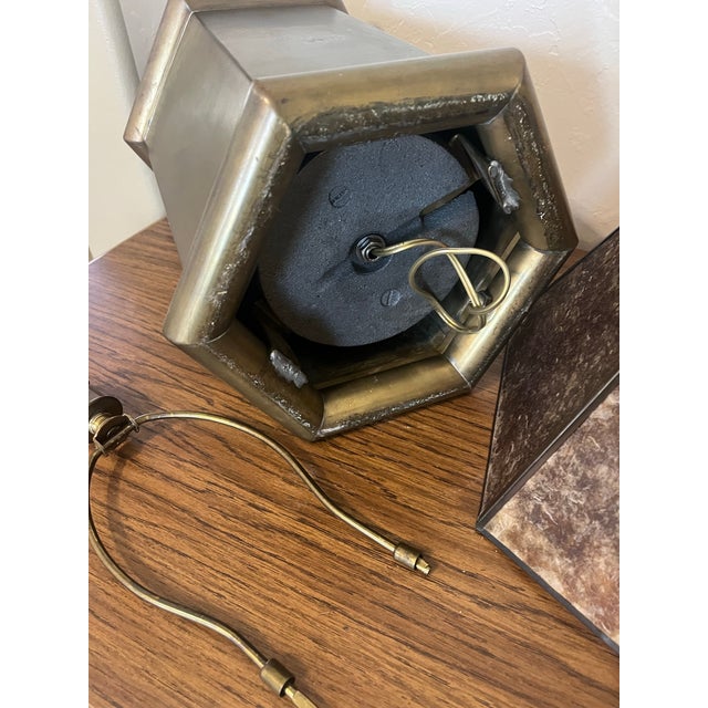 Vintage Shaker Metal Table Lamp With an Amber Mica Hexagonal Lamp Shade For Sale - Image 10 of 12