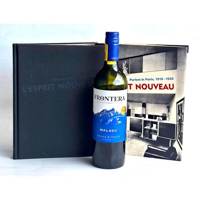 Offered is a stylish 1st edition design book, "L'Esprit Nouveau: Purism in Paris 1918-1925", by Carol S Eliel, a 192-page...