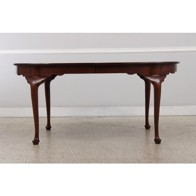 Queen Anne Henkel Harris Queen Anne Mahogany Dining Room Table For Sale - Image 3 of 13
