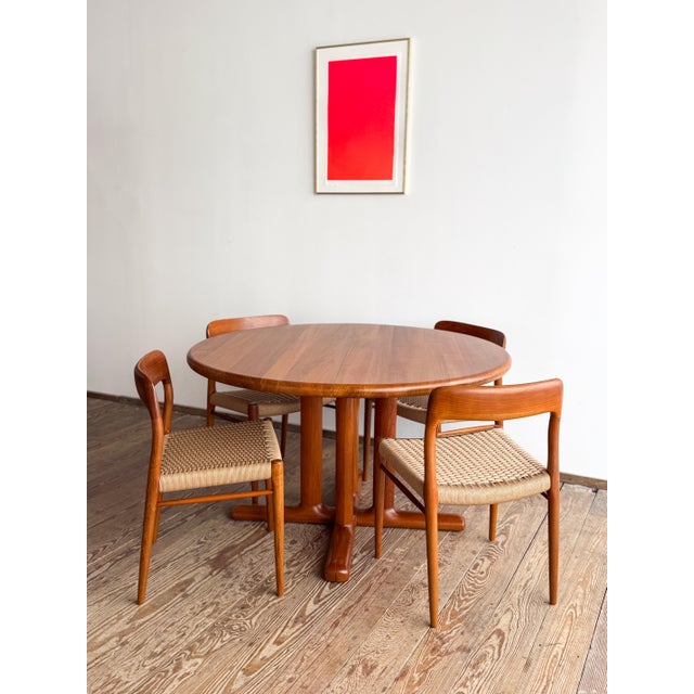 Sculptural Round Extendable Dining Table from Dyrlund For Sale - Image 17 of 18