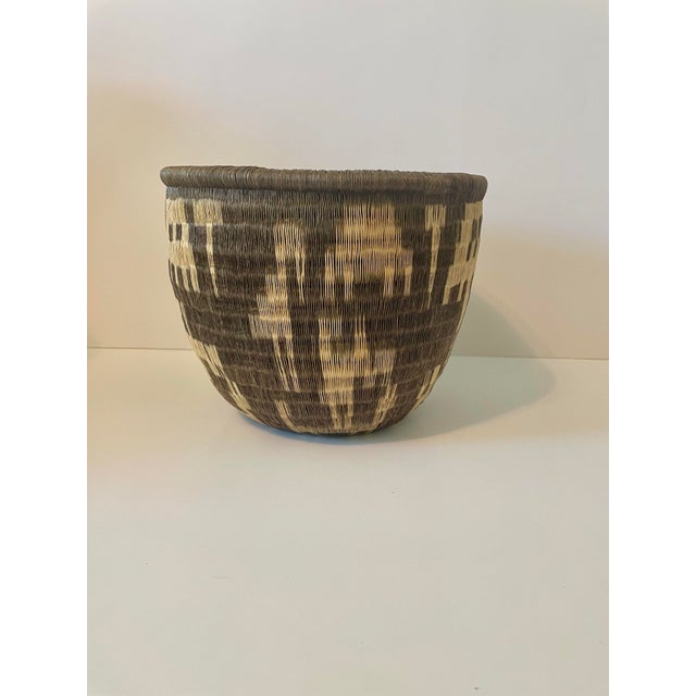 Vintage Handwoven Panamanian Wounaan-Embera Rainforest Coiled Basket For Sale - Image 4 of 6