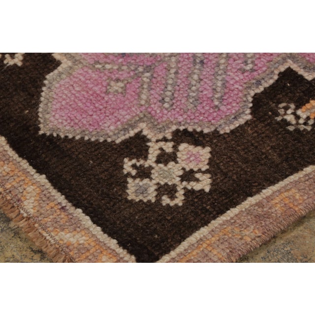 Rug & Kilim Vintage Turkish Gift-Sized Rug With Pink & Brown Geometric Medallion - Rug & Kilim For Sale - Image 4 of 4
