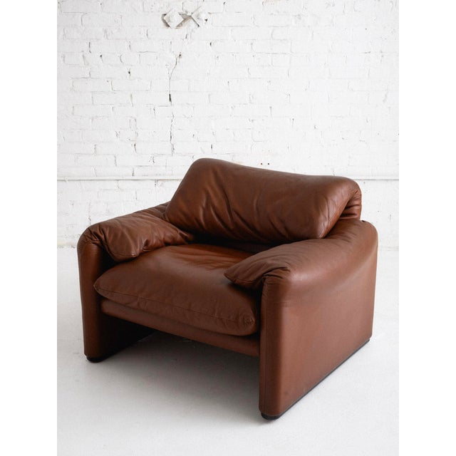 Cassina "Maralunga" Lounge Chair by Vico Magistretti for Cassina For Sale - Image 4 of 11