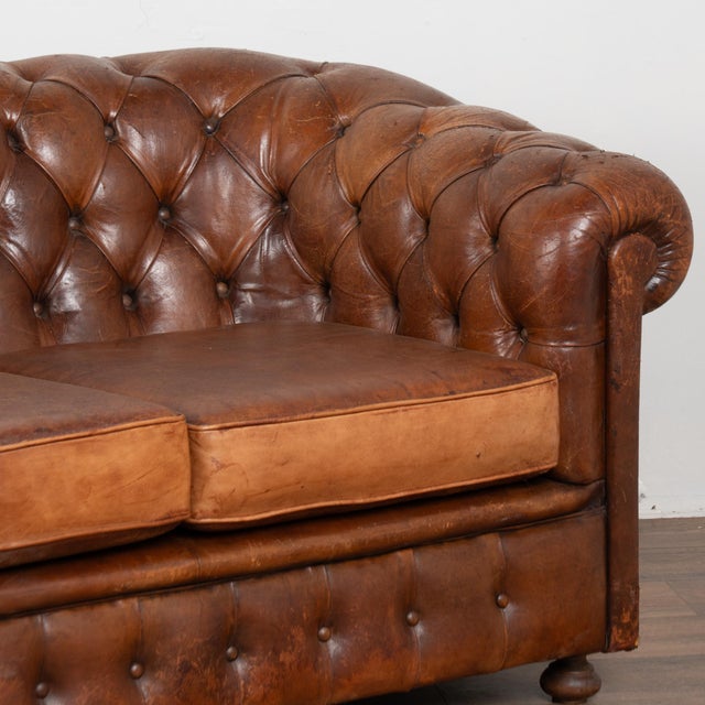 20th Century Spanish Brown Vintage Leather Chesterfield Sofa For Sale - Image 10 of 18