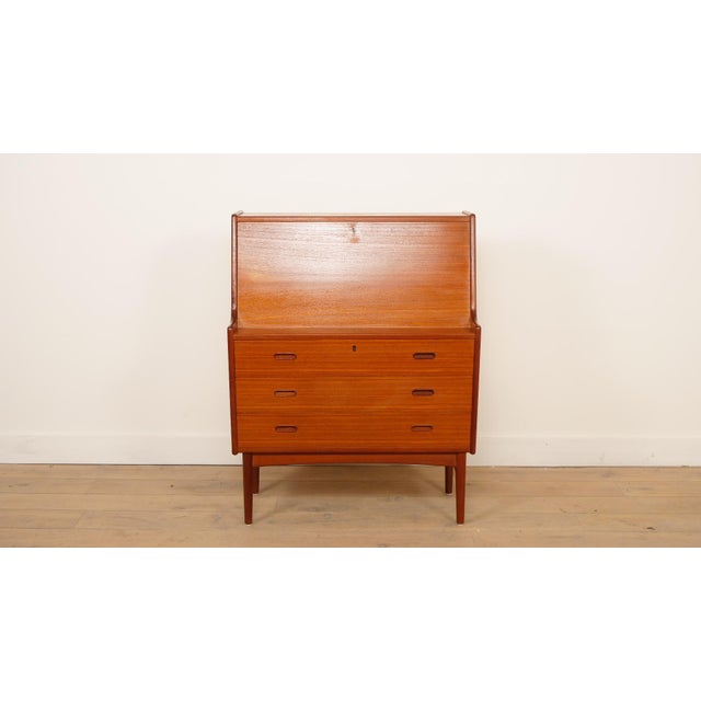 Looking for a stylish workspace or a decorative cabinet? This vintage teak secretary desk is the perfect match. Designed...