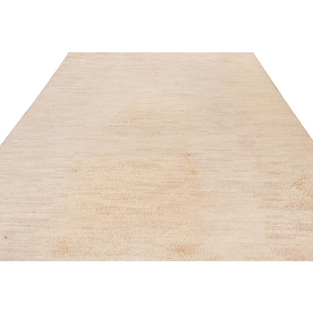 1950s Vintage Moroccan Style Rug in Beige and Cream Tones - Rug & Kilim For Sale - Image 5 of 8