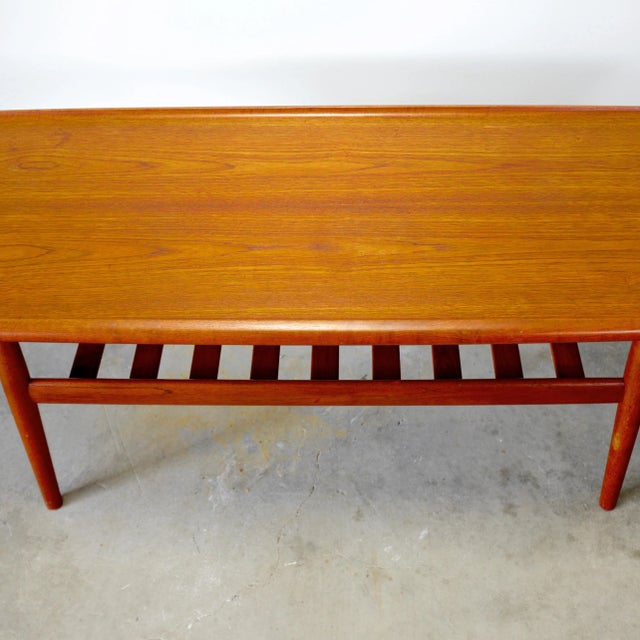 Danish Teak "Surfboard" Coffee Table by Glostrup Møbelfabrik Attributed to Grete Jalk For Sale In Boston - Image 6 of 10