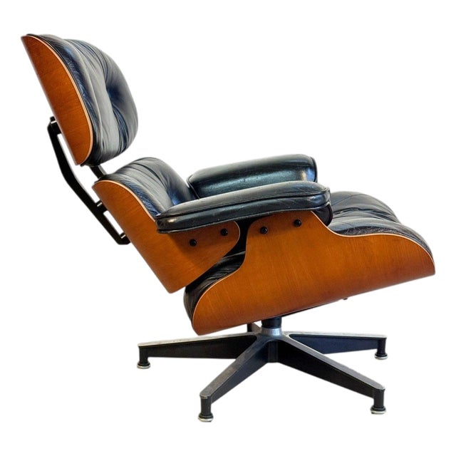 Authentic Herman Miller Eames Lounge Chair in Black Leather For Sale
