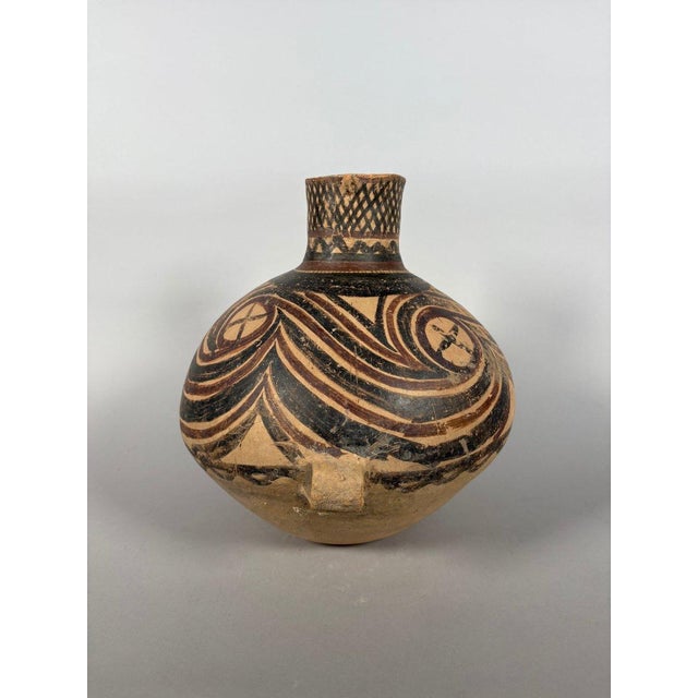 Painted terracotta vase, Neolithic period, Yangshao, 4500-3000 BC, archaeology For Sale - Image 4 of 8
